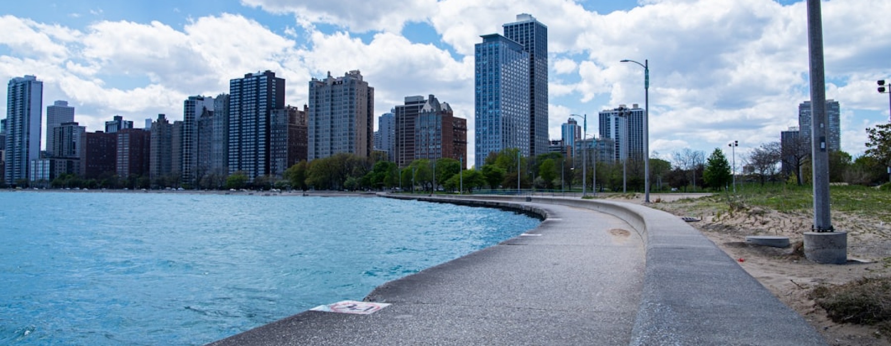 Lincoln Park Chicago skyline - apartments lincoln park